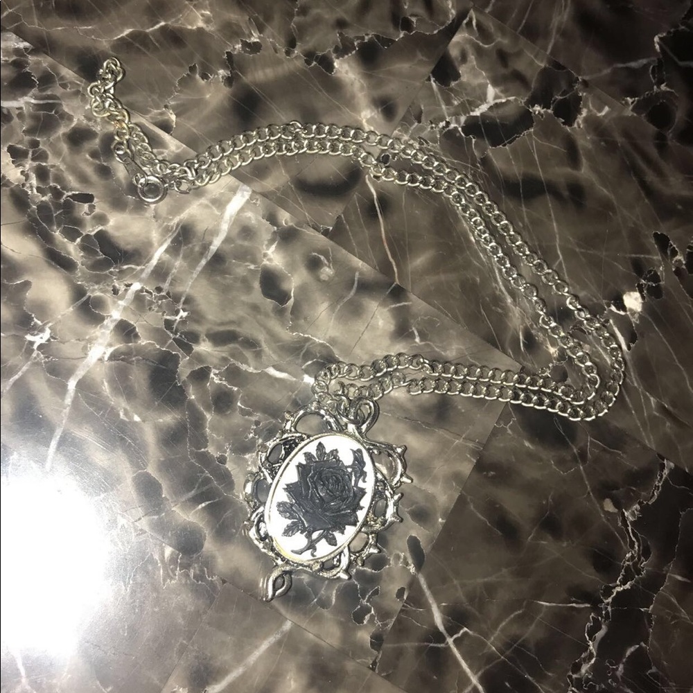 Cute flower necklace! Will make better offer!!!